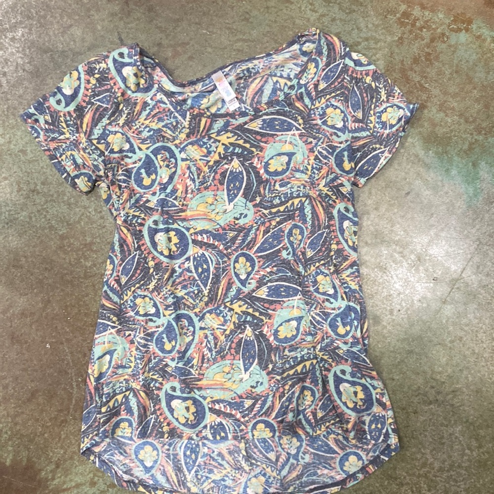 Lularoe perfect tee.